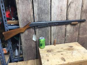 lot 224 image: Wow 1936 Daisy No. 25 BB Gun with Period BBs