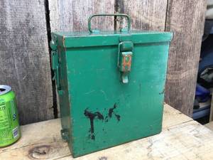 lot 231 image: Nifty Find Abandon Ship Kit M-101