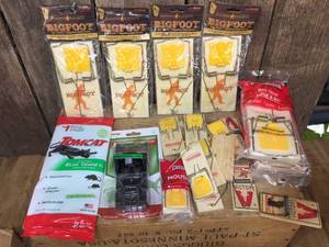 lot 249 image: Group NOS Mouse Traps - Winters Coming