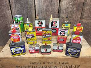 lot 288 image: Group Vintage Small Oil-Lubrication Cans