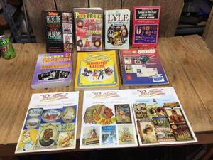 lot 301 image: Group Antique Collectable Price GuidesReference Books