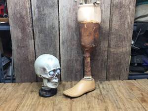 lot 314 image: Vintage Artificial Prosthetic Leg - Skull