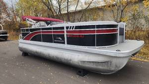 lot 1 image: 2023 Bennington 20 SXSNP #0516 MJ (Rear Fish)