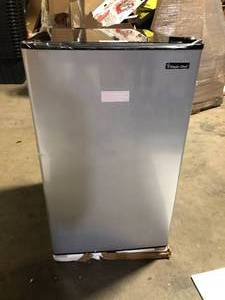 Magic Chef 4.4 cu. ft. Mini Fridge in Stainless Look Customer Returns See Pictures