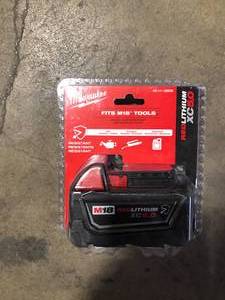 Milwaukee M18 18-Volt 5.0 Ah Lithium-Ion XC Extended Capacity Resistant Battery Pack  Customer Returns See Pictures