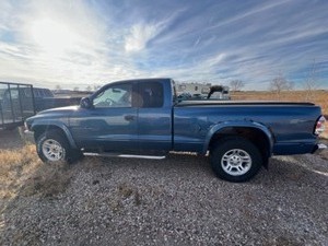 lot 2 image: Blue Dodge - 2001 - Runs and Shuts off