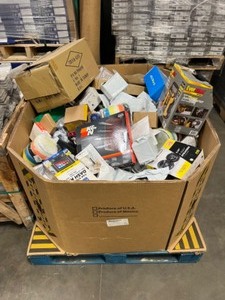 lot 79 image: Pallet Sale - pallet of Auto Parts and Accessories