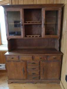 FARM HOUSE STYLE SMALLER HUTCH