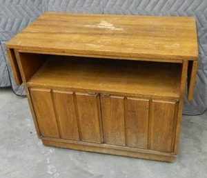 MICROWAVE CART ON WHEELS