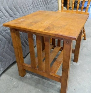 2 CHAIRS AND CRAFTSMAN LOOK SIDE TABLE