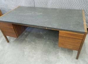 LG DESK  WORK TABLE