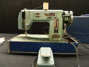 VINTAGE SEWING MACHINE AND BOBBIN SETS