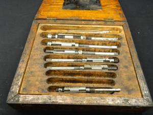 WOODEN BOX WITH PARTIAL REAMING SET