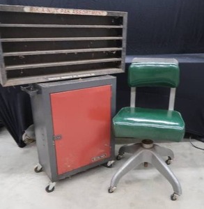 RETRO GARAGE LOT