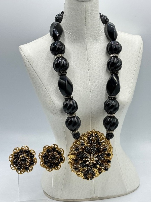 lot 175 image: Gorgeous Stanley Hagler Necklace and Earring Set