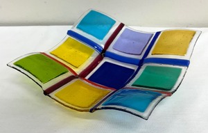 lot 28 image: Amazing Art Glass Plate by Art Studios