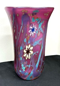 lot 49 image: Stunning Art Glass Vase