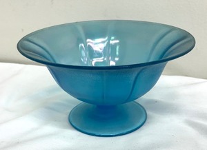 lot 50 image: Vintage Tiffin Blue Stretch Glass Footed Bowl