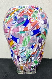 lot 56 image: Venetian Artisan Crafted Splash Art Glass Vase