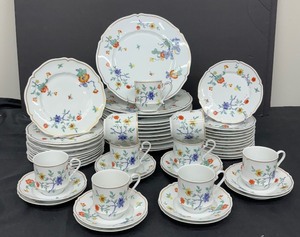 lot 24 image: Lovely Vintage Haviland Limoges Shalimar China Grouping