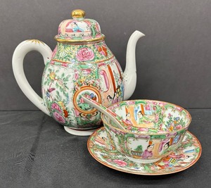 lot 95 image: Vintage Rose Medallion Chinese Pot, Plate, Bowl and Spoon