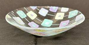 lot 73 image: Beautiful Glass Bowl