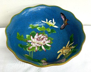 lot 20 image: Beautiful Vintage Cloisonn Bowl