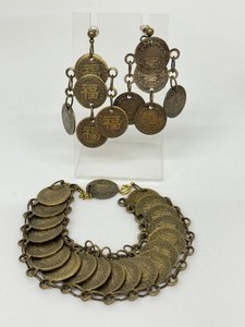 lot 118 image: Vintage Foreign Coin Bracelet and Earrings Set