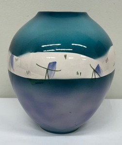lot 106 image: Stunning Harris and Stiles Vase