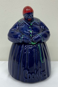 lot 107 image: Vintage Mammy Cookie Jar by McCoy