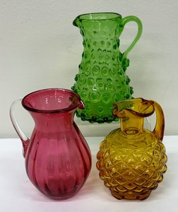 lot 131 image: Vintage Fenton and Pilgrim Petite Glass Pitchers