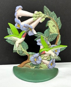 lot 138 image: Midwest Importers Hummingbird Motif Cast Iron Door Stop