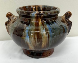 lot 162 image: Vintage McCoy Brush Brown Onyx Art Pottery Vase