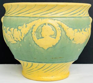 lot 181 image: Beautiful Green and Yellow Vintage Pottery Planter
