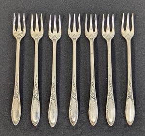 lot 13 image: Oneida Virginia Sterling Silver Cocktail Forks