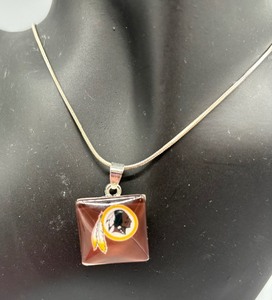 lot 61F image: Washington Redskins Snap Necklace with Sterling Silver Chain