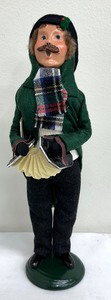 lot 148A image: Byers Choice - The Carolers Man with Accordion and A Green Coat - 1991