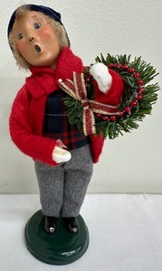 lot 157A image: Byers Choice Ltd - The Carolers Caroler with a Wreath-1999