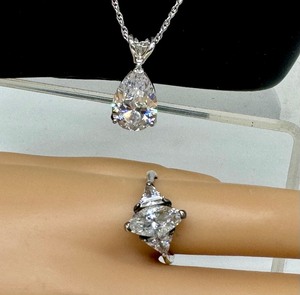 lot 208 image: Sterling Silver and Cubic Zirconia Sparkles