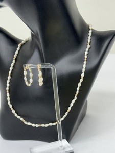 lot 195A image: 14K and Pearl Earrings and Necklace Set