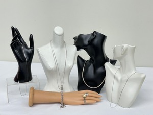 lot 199 image: Variety of Sterling Silver Jewelry Items