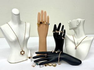 lot 221 image: Assorted Beautiful Fashion Jewelry Items