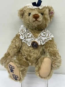 lot 35C image: Steiff - North American Exclusive Limited Edition Teddy Bear Betsy Ross No.191776