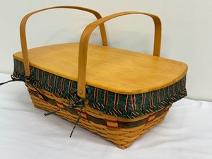 lot 242 image: Large Vintage Picnic Style Longaberger Basket