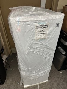 lot 16 image: Like New Open Box RCA RFRF690 Upright Freezer 6.5 cu ft, White - Unused Tested Working