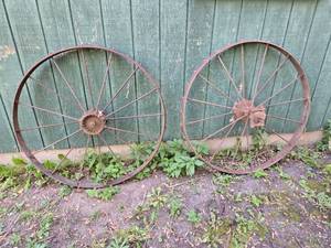 lot 26 image: Set of 2 Vintage Agricultural Farm Wheels - Rustic Metal - Item is Off Site in SVEA See Desc