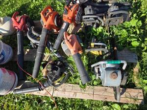 lot 42 image: Group of Lawn Blowers and Parts - For Repair Only - Item is Off Site in SVEA See Desc