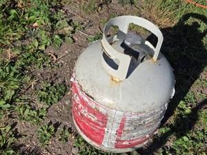 lot 43 image: Used Propane Tank 20lb - Visible Rust & Wear - Item is Off Site in SVEA See Desc