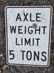 lot 61 image: Used 5 Tons Axle Weight Limit Sign - Metal