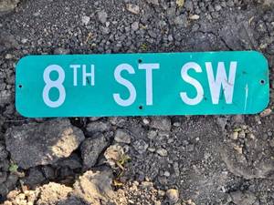 lot 62 image: Street Sign - 8th St SW - Vintage Aluminum